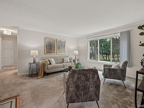 5th image of 656 Lynndale Ct