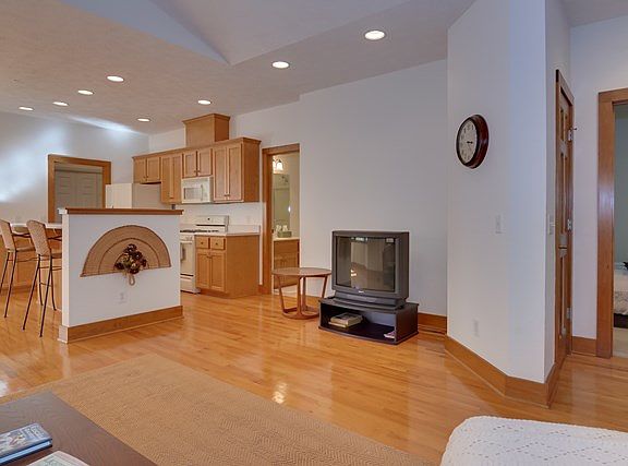 5th image of 36 Bungalow Village Way