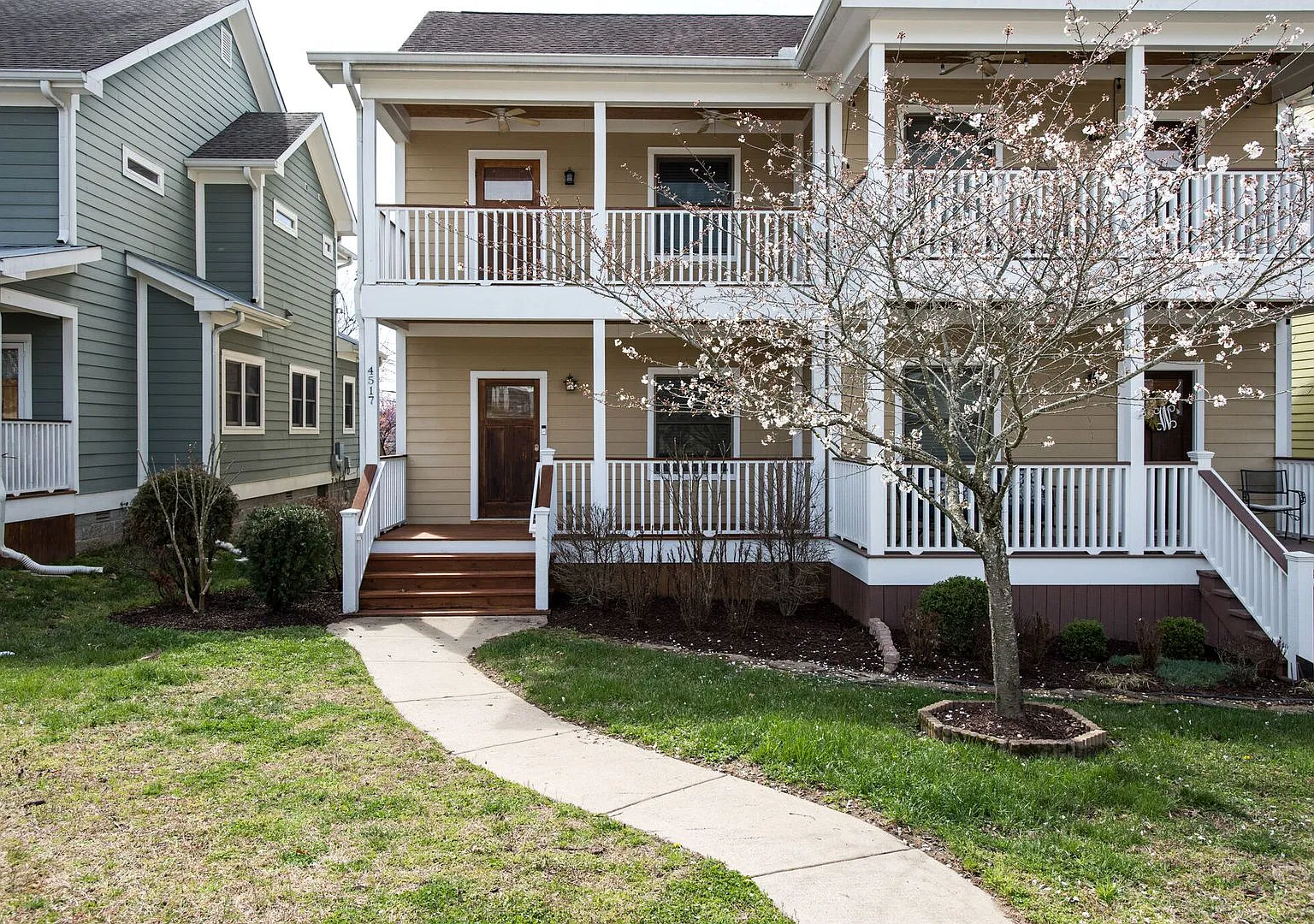 Adorable townhome on one of the best streets in the Nations! — Photo 2