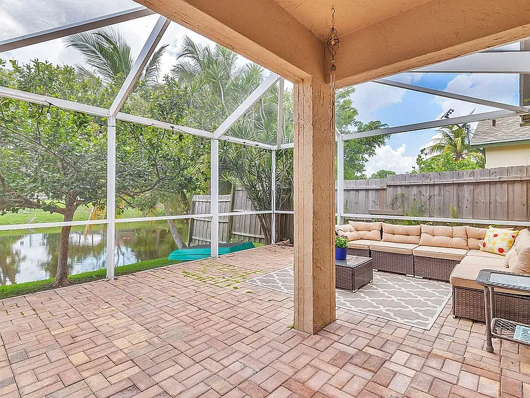 1304 Waterway Cove Dr — Photo 18
