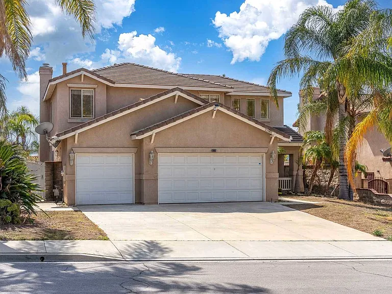 21585 Del Amo St — Photo 45