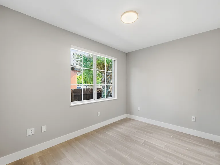1290 NW 25th St — Photo 14