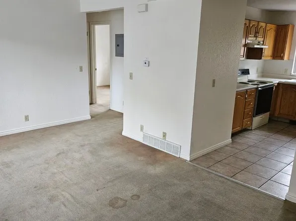 North Orem 2 bedroom/1 bath apartment, 833 W 800 N, Orem, UT 84057
