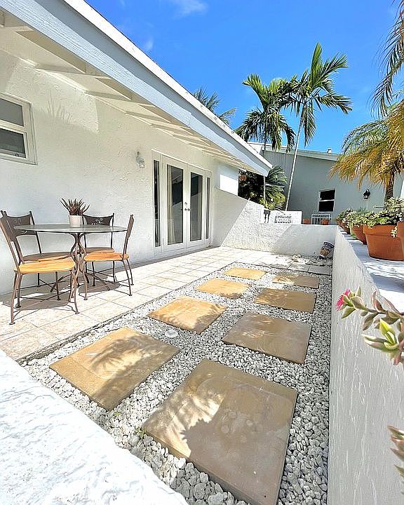 1st image of 16611 Redwood Way