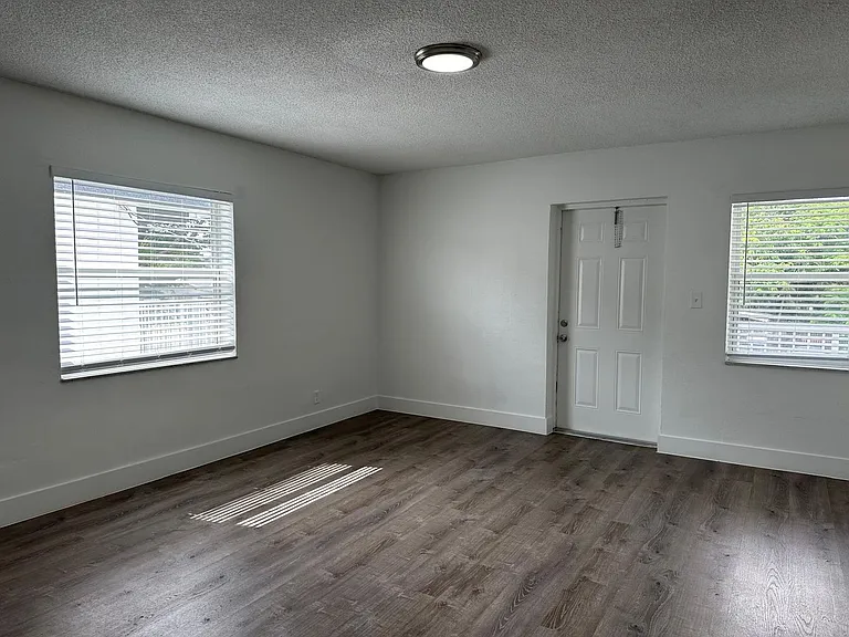 3616-3660 NE 11th Ave — Photo 29