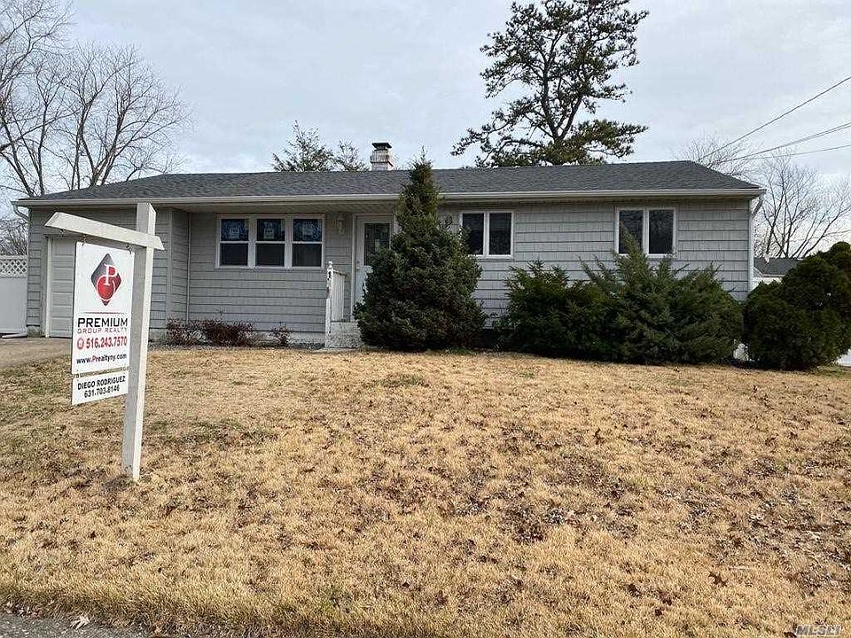 1st image of 107 Ronkonkoma Blvd