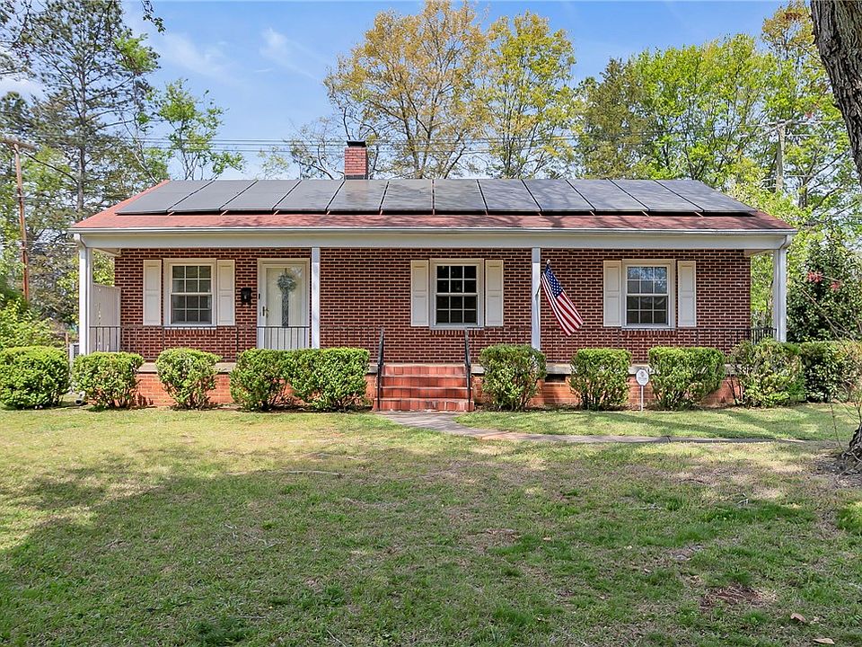 1st image of 218 Bedford Forest Ave