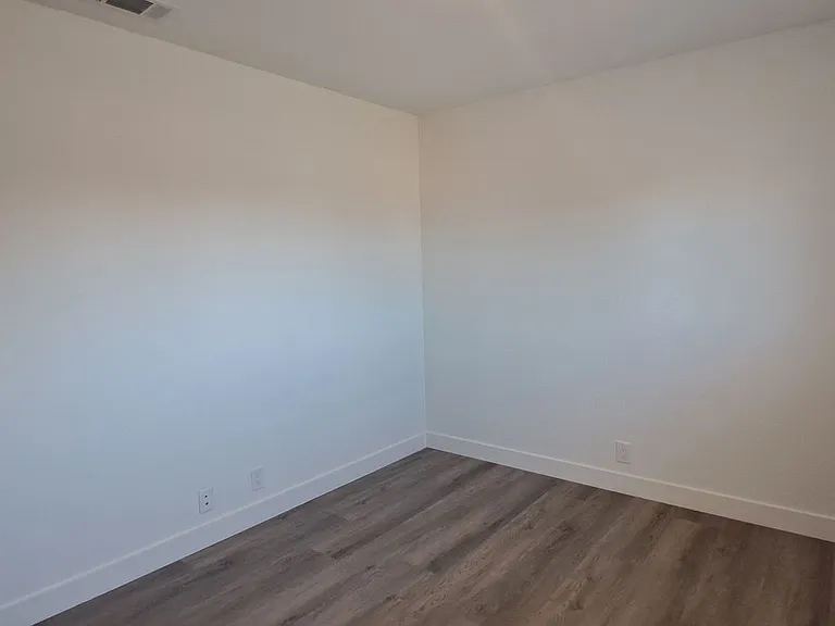 132 Hyannis Ct — Photo 20