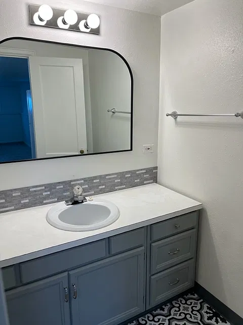2 bed, 1000 sqft, $1,050 — Photo 4