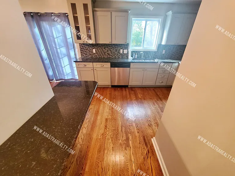 5428 Maple St — Photo 8