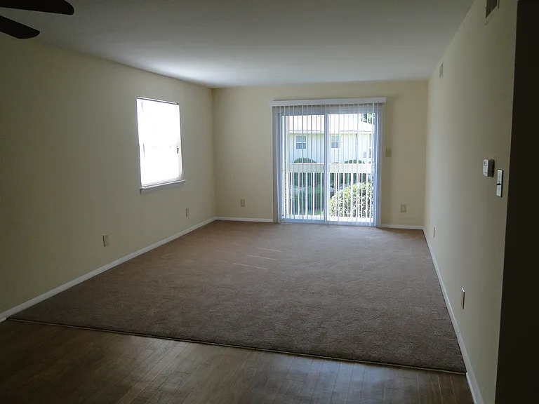 Suffolk Place Apartments — Photo 7