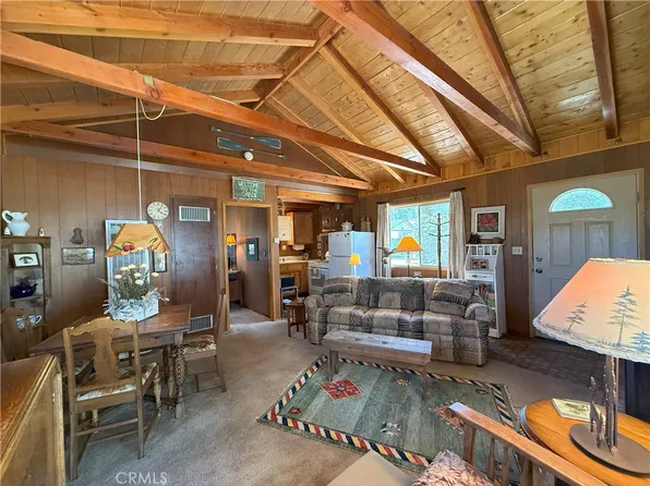 936 Pinon Ln, Big Bear City, CA 92314
