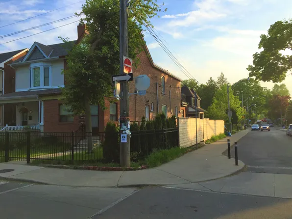 776 Euclid Ave, Toronto, ON M6G 2V2