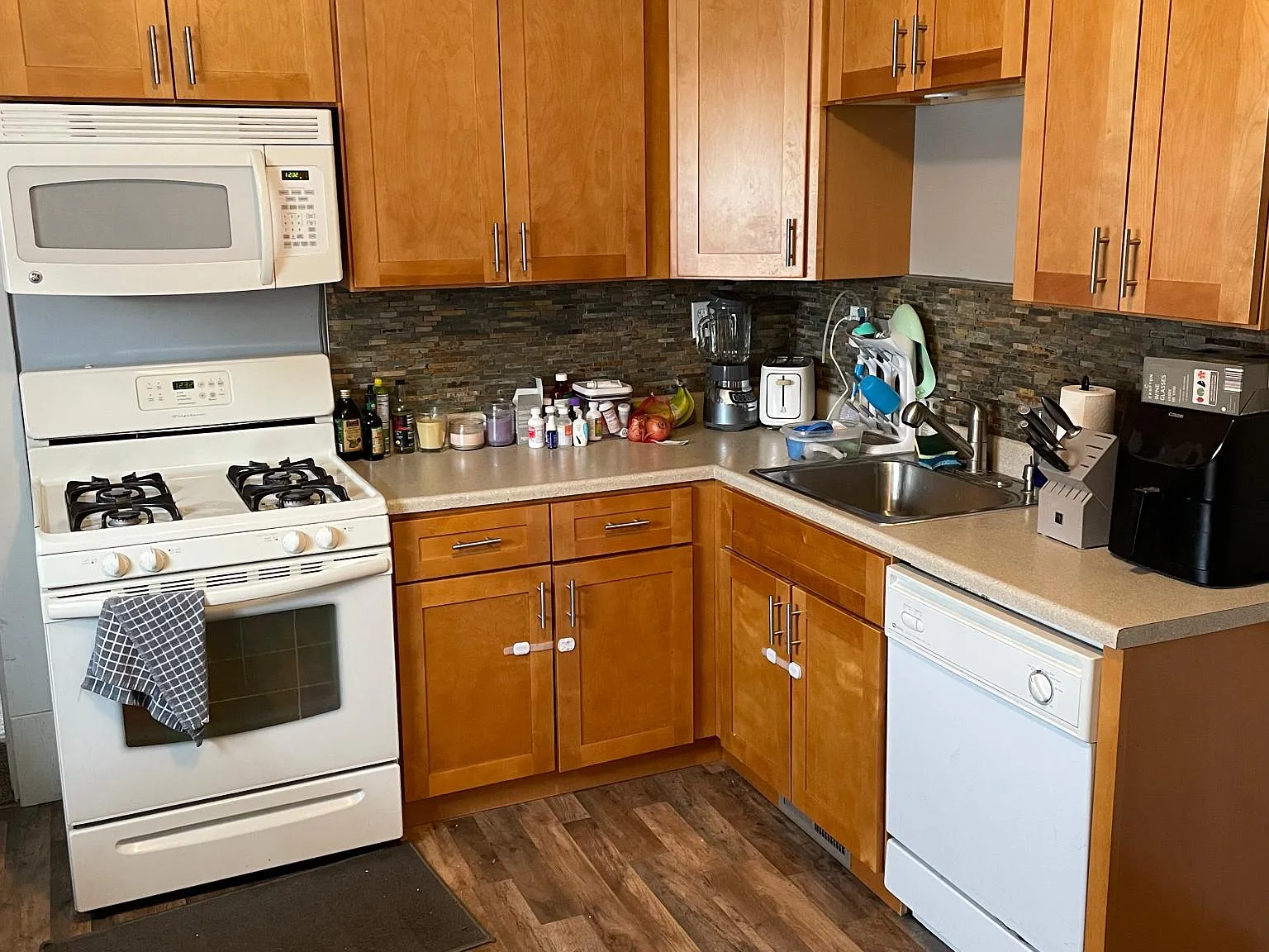 121 Indian Church Rd — Photo 4