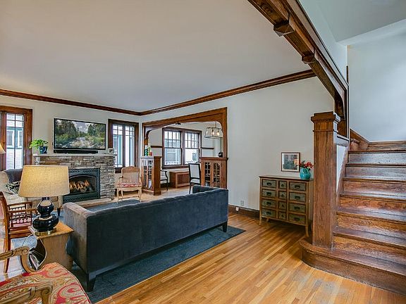 4th image of 2087 Princeton Ave