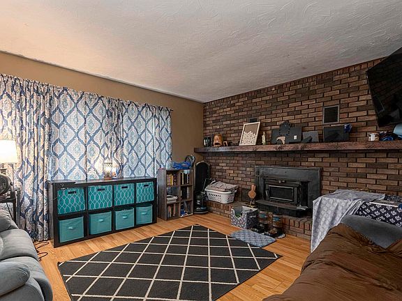 3rd image of 107/109 N Oak St