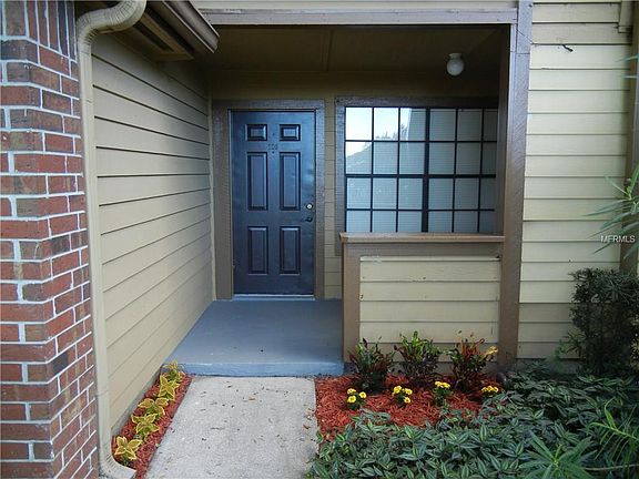 2nd image of 315 Lakepointe 103 Dr