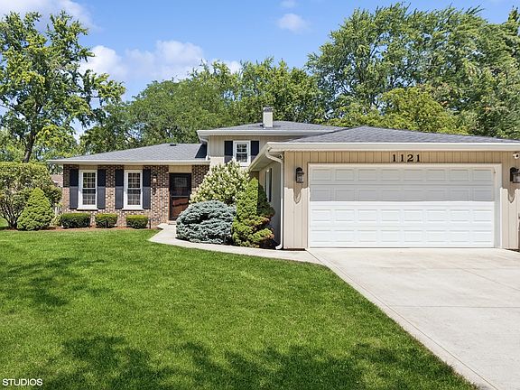 2nd image of 1121 Sussex Ln