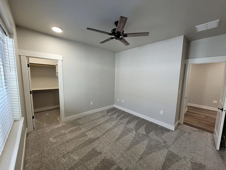 546 W Broadway Ave — Photo 17