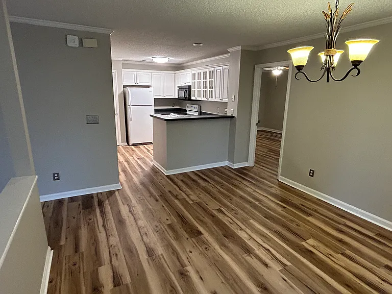 112 Breezewood Dr #D — Photo 10