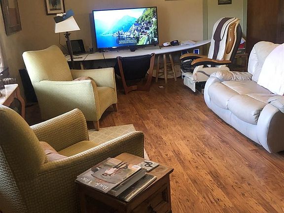 3rd image of 909 Forest Hills Dr