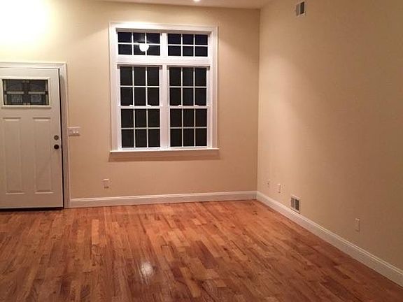 5th image of 306 Wingham St