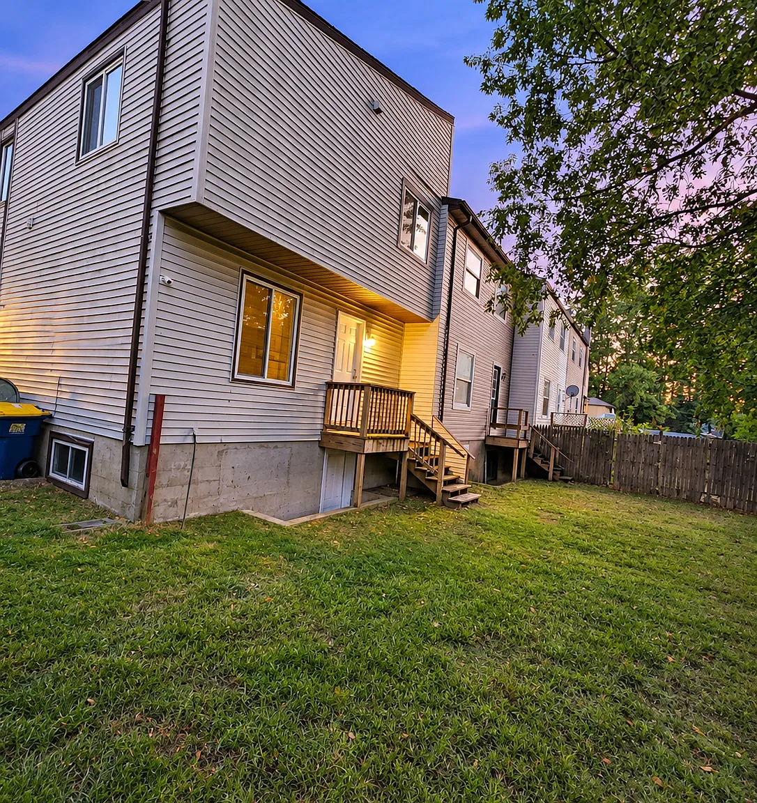 3 bed, 2.5 bath, 1304 sqft, $1,895 — Photo 2