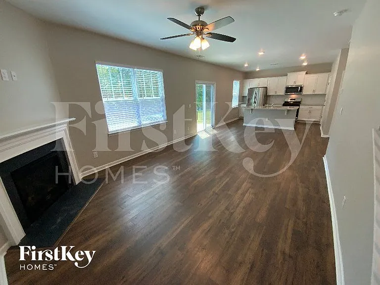 150 Scotsway Ct — Photo 3