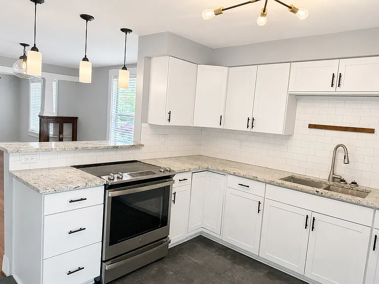 413 W North Bay St — Photo 18