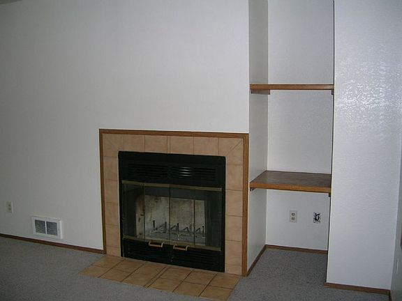 3rd image of 945 SW Barrington Dr APT B3