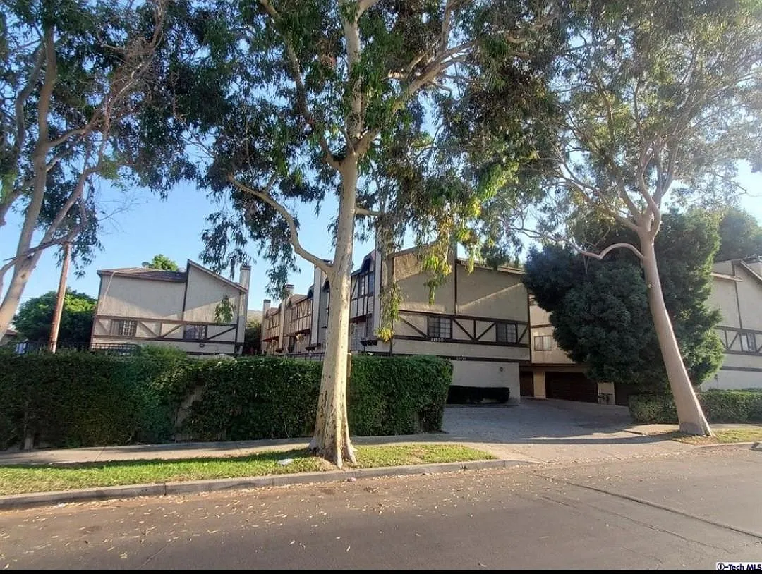 21930 Valerio St — Photo 2