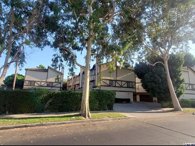 21930 Valerio St #9 — Photo 2