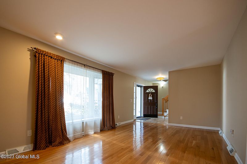 5th image of 31 Daniel Street