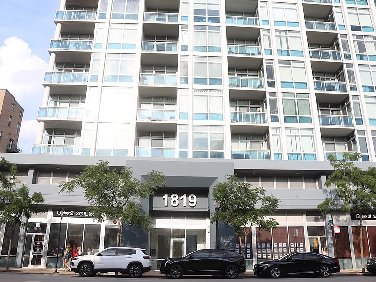 1819 S Michigan Ave — Photo 2