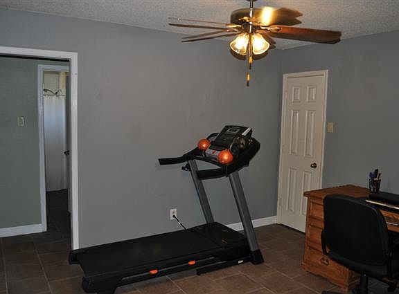 5th image of 901 Bridgewater Ln