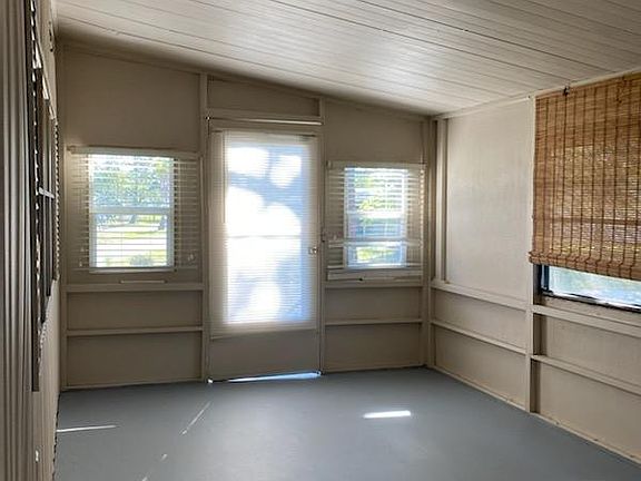 4th image of 5254 Pineland Ave