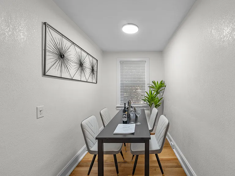 1109 W 41st St #1E — Photo 11