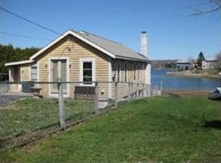 25 Cedar Ave, Portsmouth, RI 02871