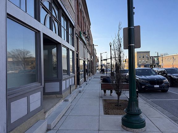 2nd image of 117 E 9th St