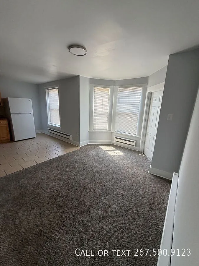 Two bedroom one bathroom in Germantown! Balcony, extra storage and shared laundry!! — Photo 1