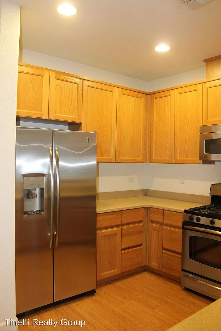 497 Tolman Way photo 1