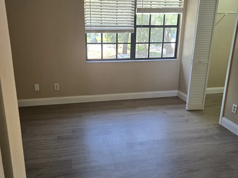 1910 W Sligh Ave #E103 — Photo 11