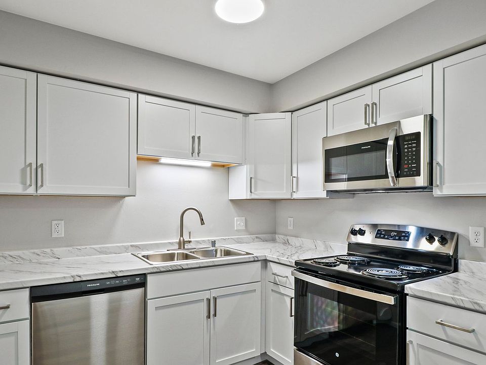 1st image of 121 Berkley Rd #1