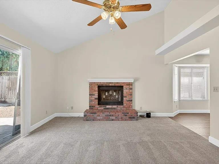 2176 E Decatur Ave — Photo 4
