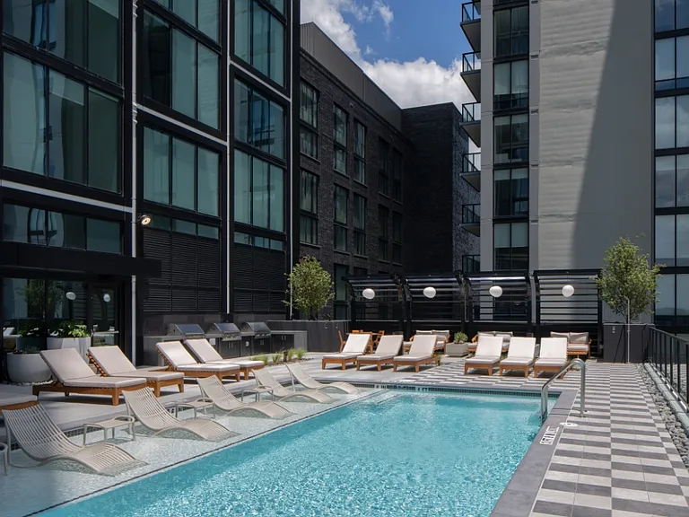 Emmi Midtown — Photo 32