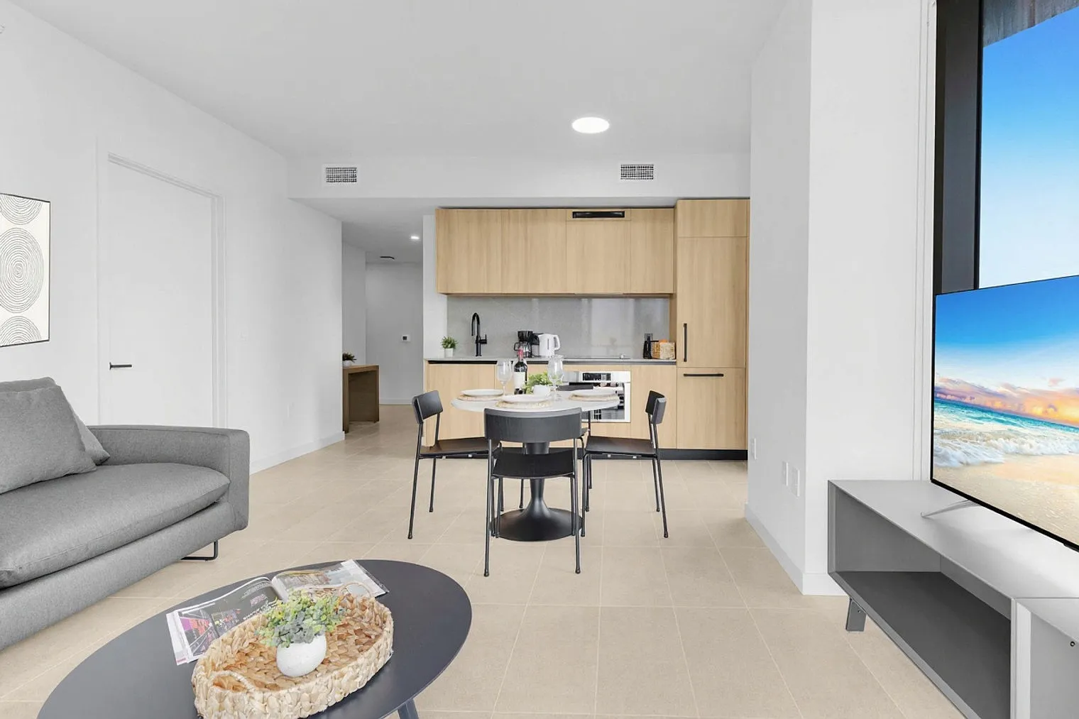 2 bed, 2.0 bath, 936 sqft, $5,444 — Photo 4