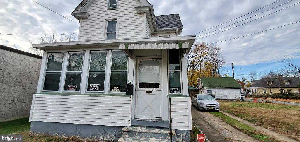 904 Spruce St photo 1
