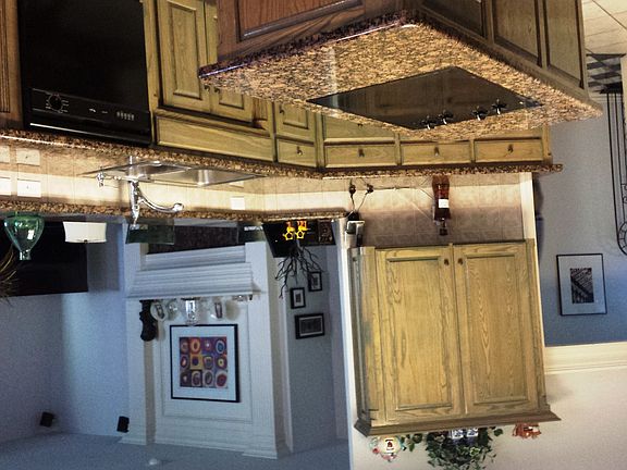 5th image of 1005 Carousel Dr