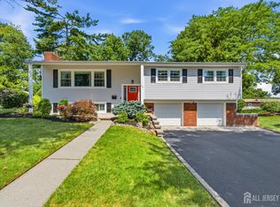25 Merker Dr, Edison, NJ 08837