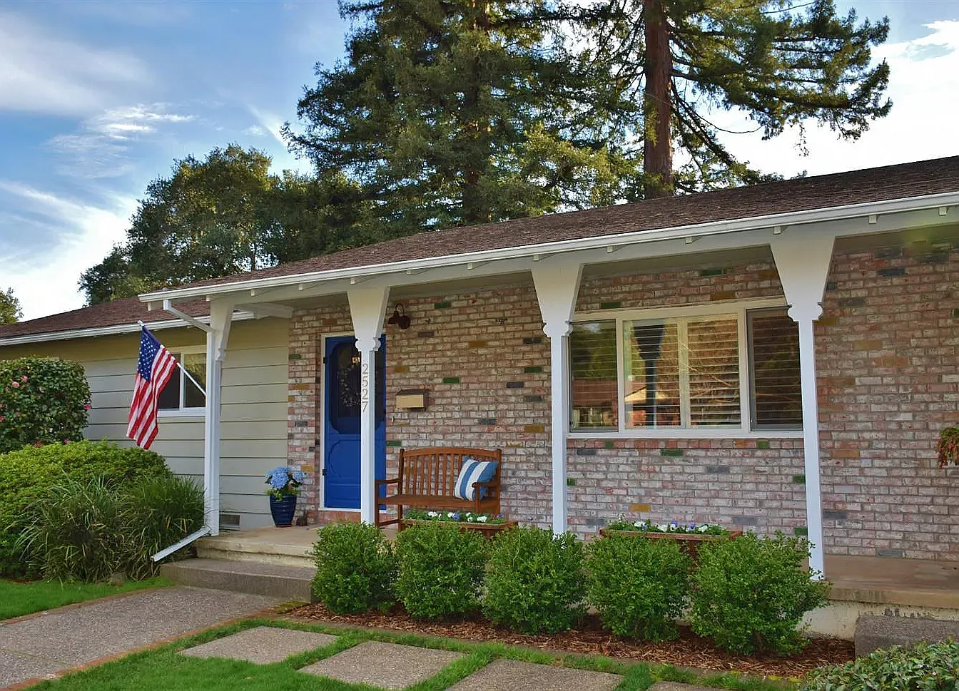 3 bed, 1300 sqft, $3,900 — Photo 1
